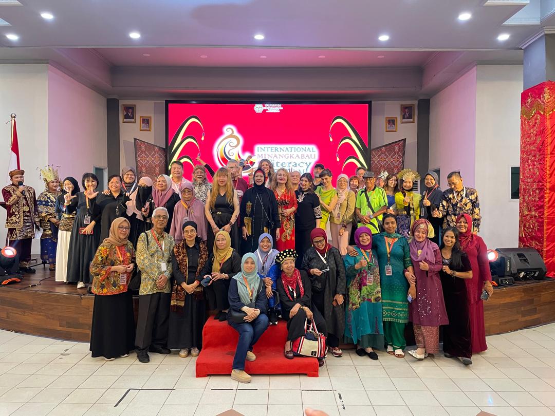 PENGIAT SASTERA, BUDAYA DAN PENULIS DUNIA CURAH KARYA KEDAMAIAN DALAM FESTIVAL IMLF-3